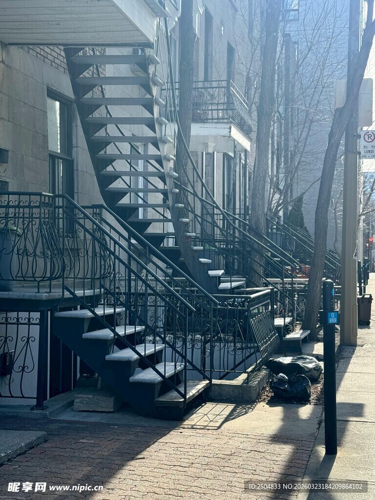 复古铁艺户外螺旋楼梯