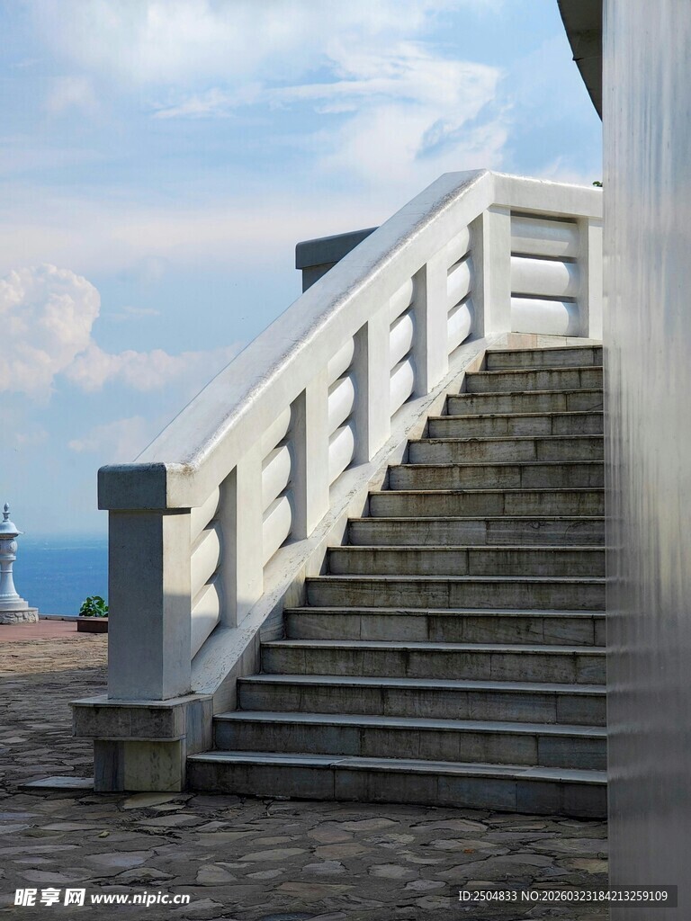 海边石阶 通往清新景致