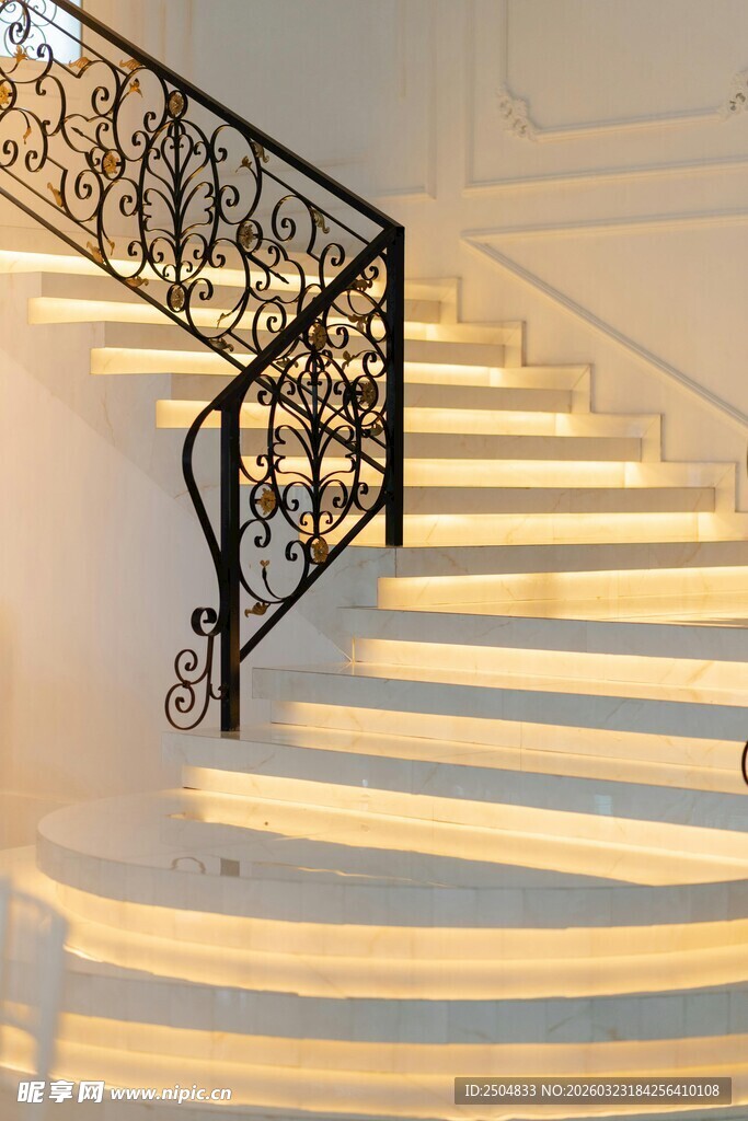 优雅铁艺楼梯室内美景