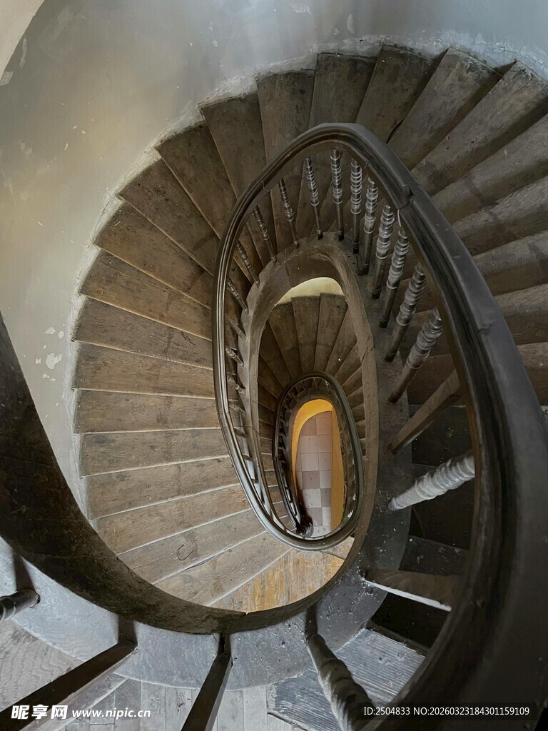 复古螺旋楼梯独特视角