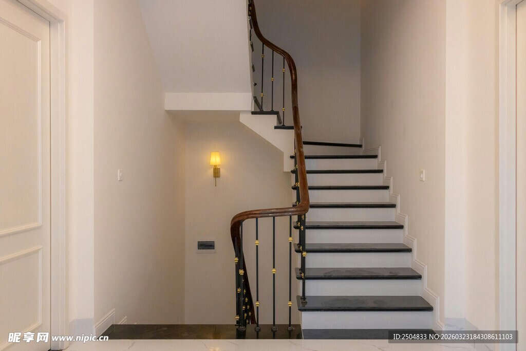 简约风格室内木质楼梯