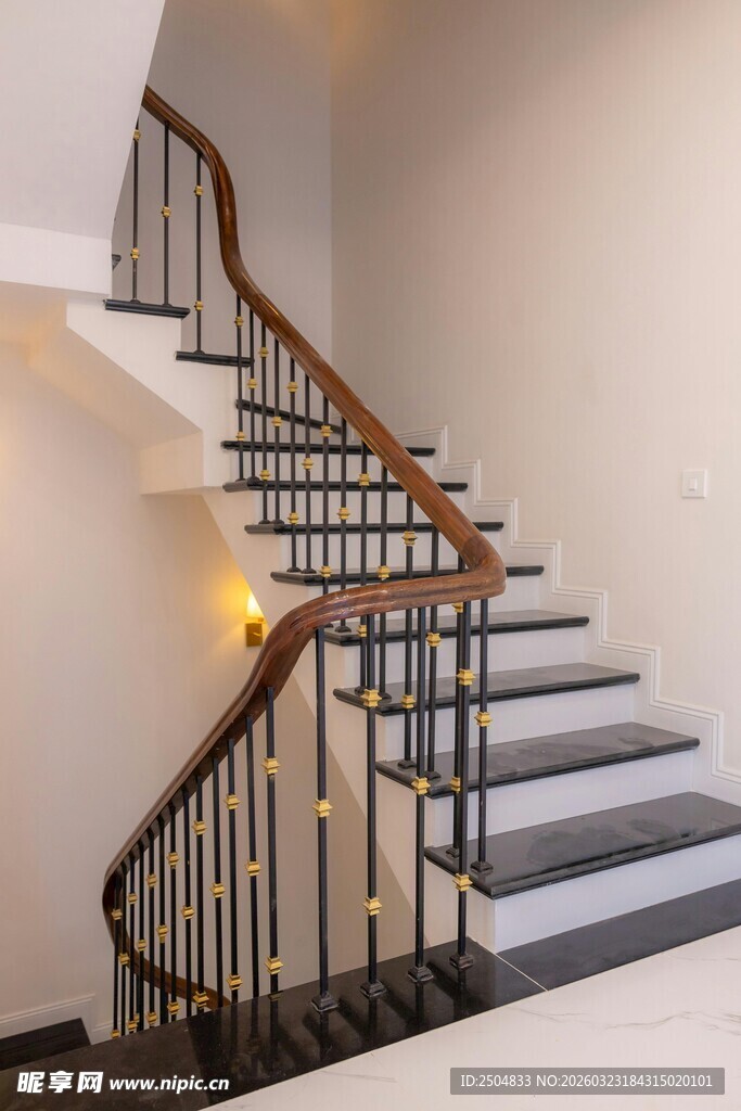 现代简约风格室内旋转楼梯