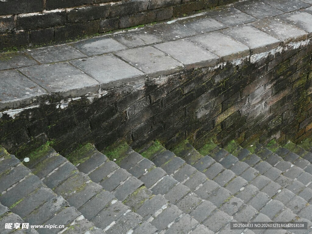 古老石阶 岁月留下的痕迹
