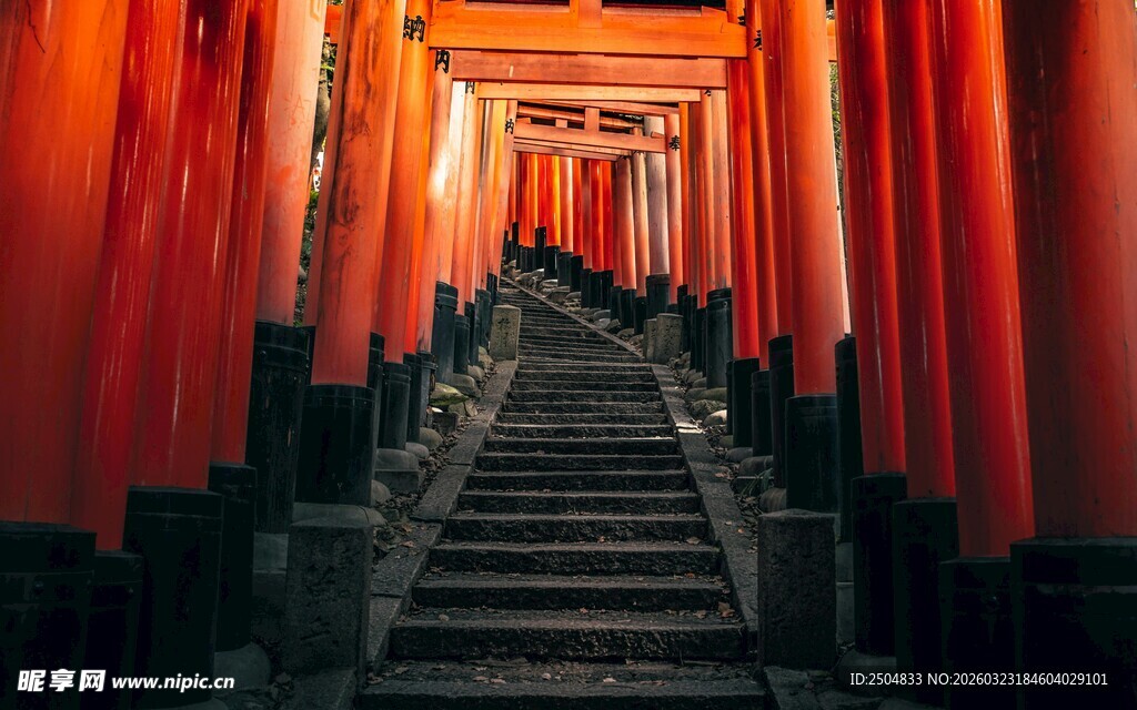 红色 居通道 神秘美景