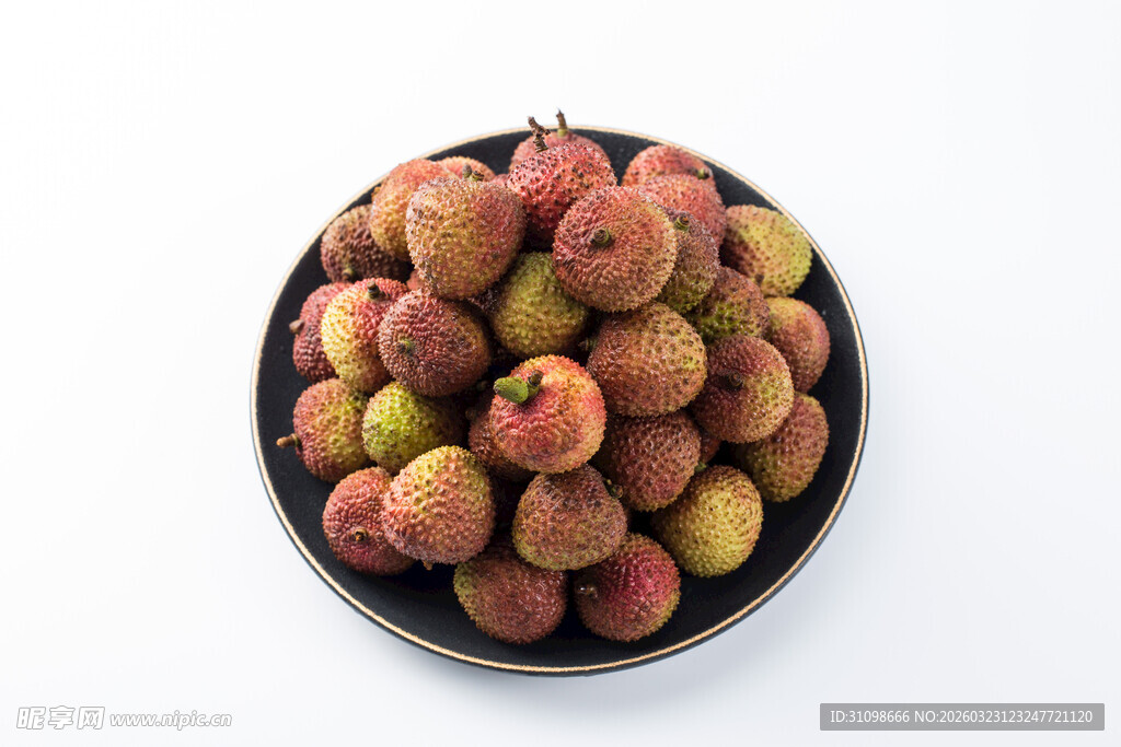 一盘新鲜荔枝