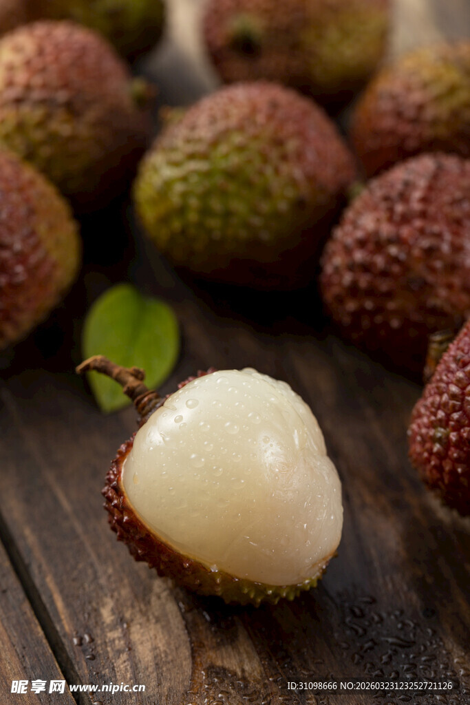 新鲜荔枝果肉诱人呈现