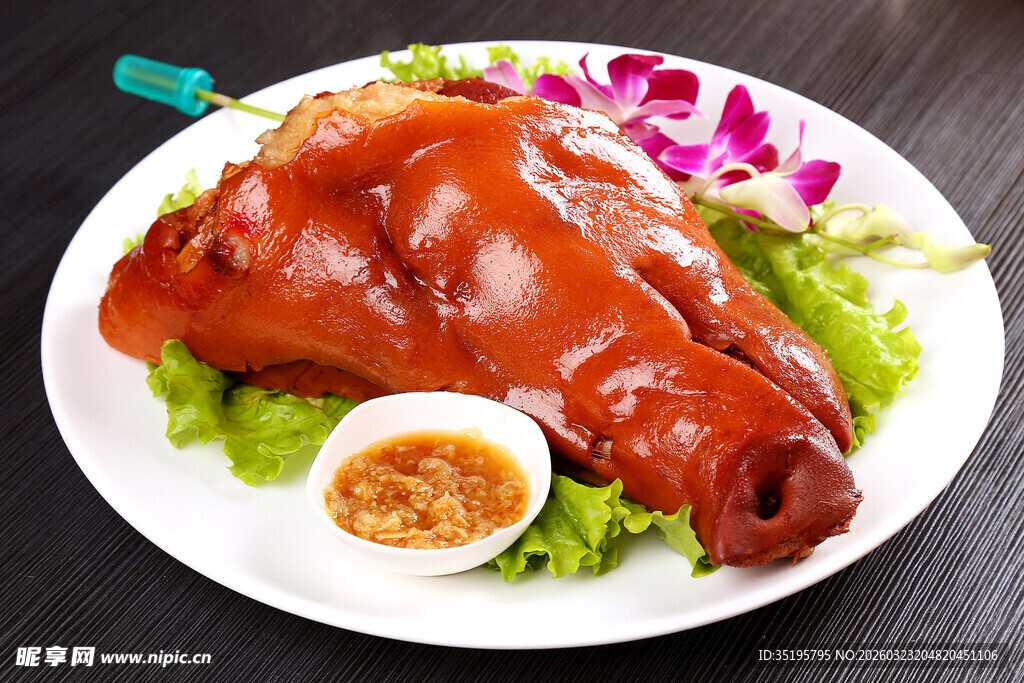 美味卤猪头肉摆盘精致