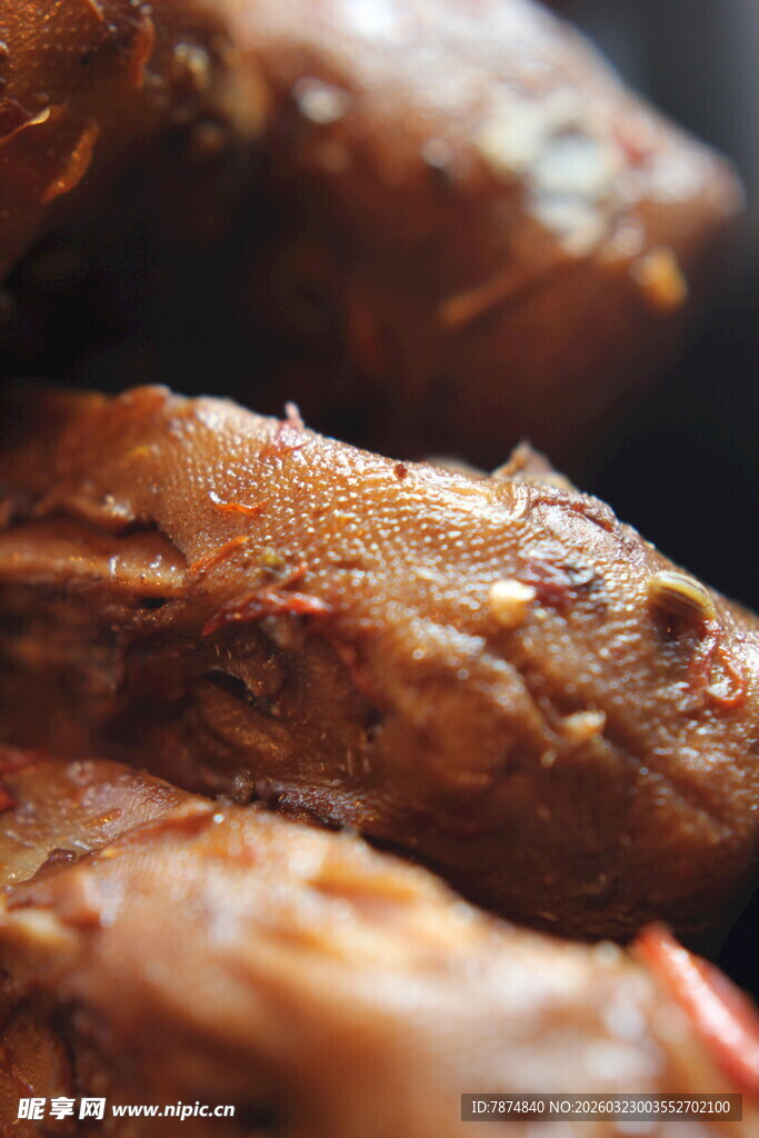 美味诱人的卤鸭头