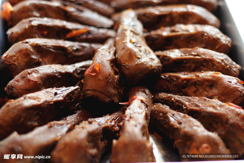 美味卤鸭头 诱人色泽