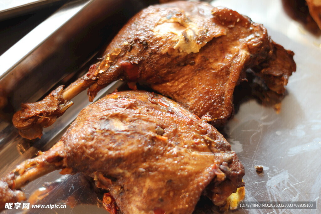 美味卤鸭腿肉质诱人