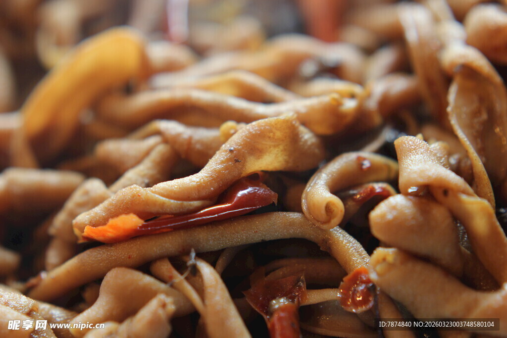 香辣美味的卤鸭肠