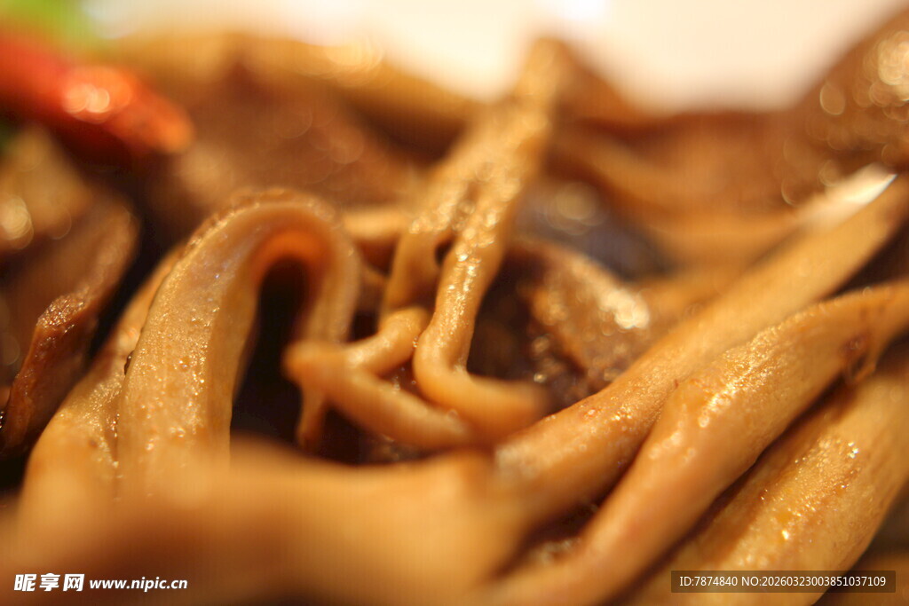 美味卤制鸭肠特写