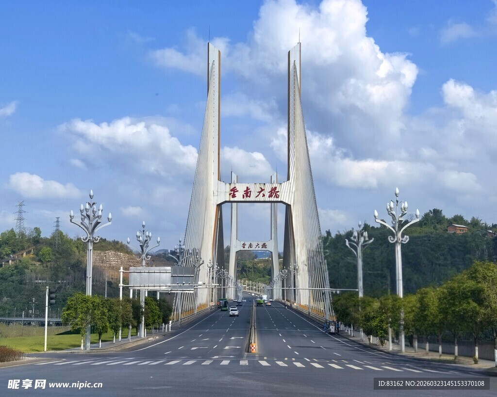 宏伟壮观的双塔式大桥