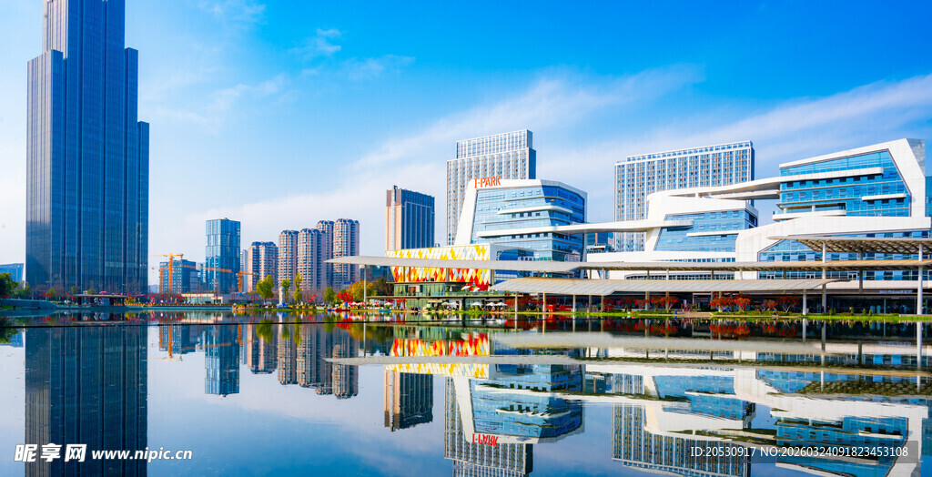 城市高楼现代建筑倒影风景图