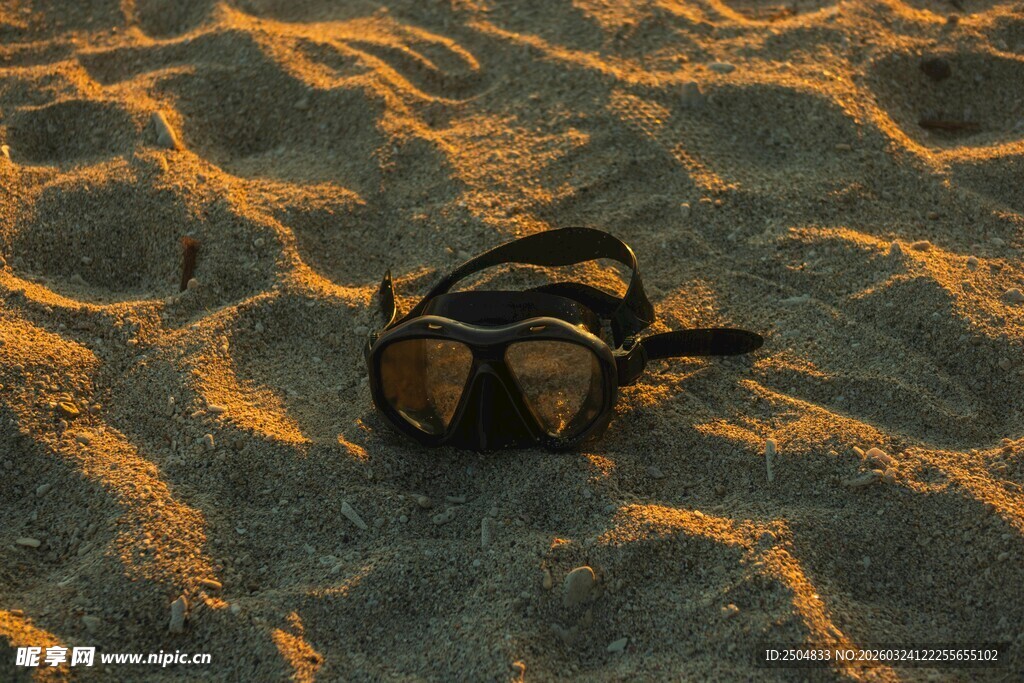 沙滩上的复古风太阳镜