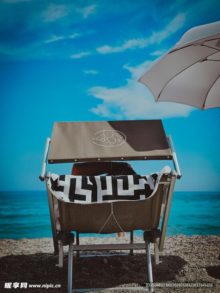 海边躺椅 惬意的休闲时光