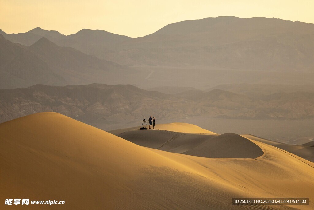  漠孤影 广袤沙海风光
