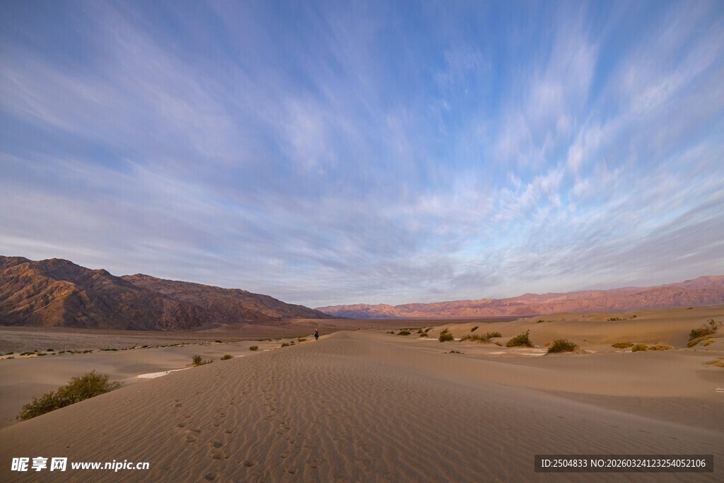  漠风光 天际云霞绚烂
