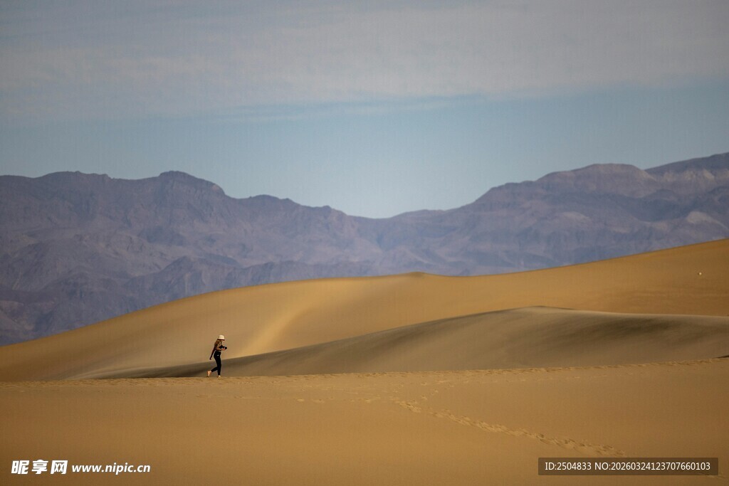  漠孤影 壮阔自然景观