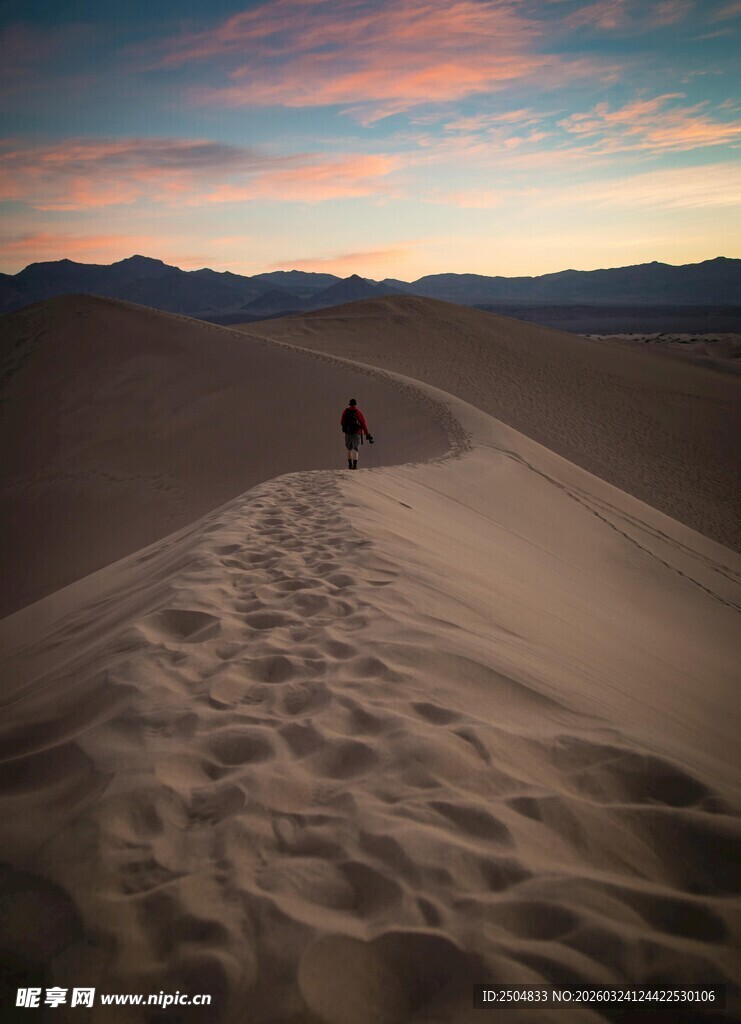  漠独行 落日余晖美景