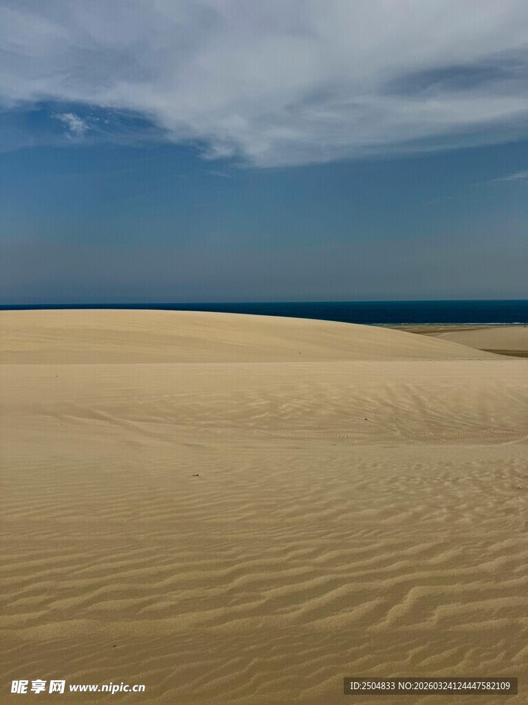 广袤 漠 蓝天之下的沙海