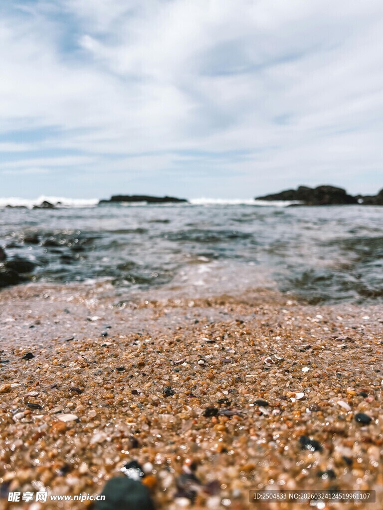 海边鹅卵石滩 宁静美景
