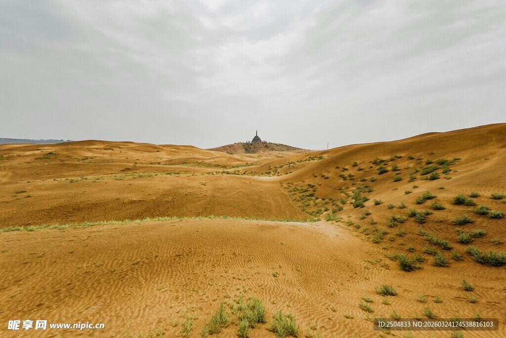  漠中的孤独建筑