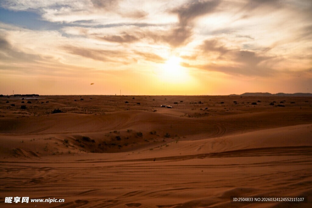  漠日落美景