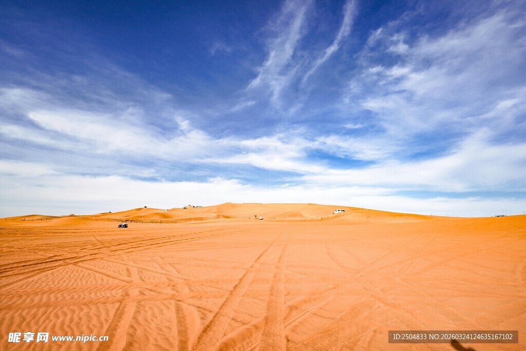 广袤 漠与蔚蓝天空