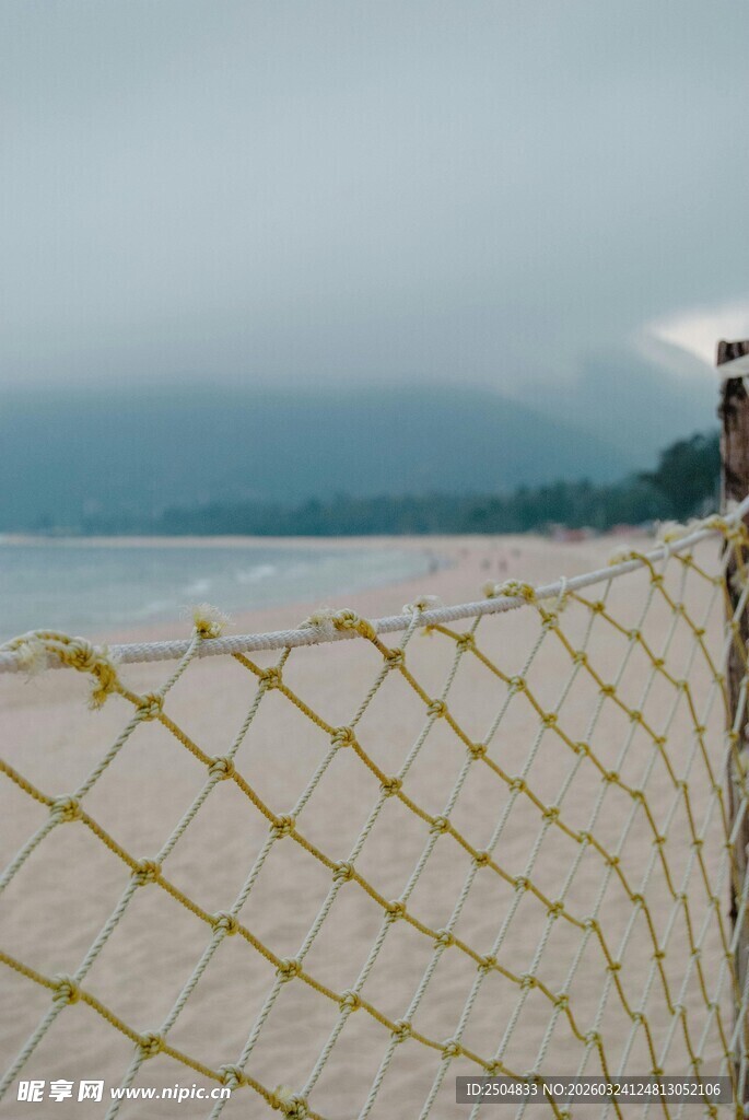 海边防护网 朦胧海景