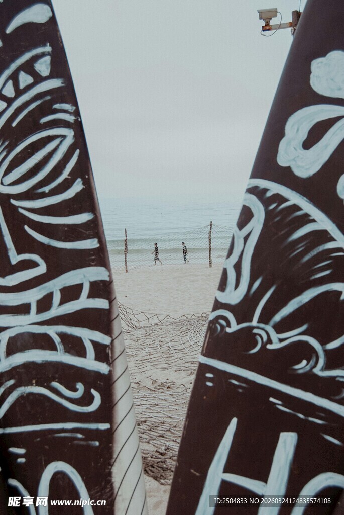 海滩上的特色装饰三角旗