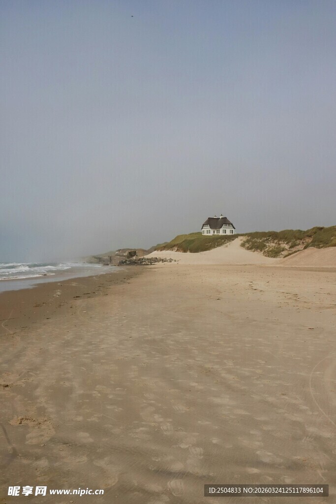 宁静沙滩海岸风光