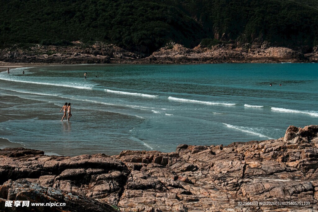 美丽海滨风光 岩石与海浪