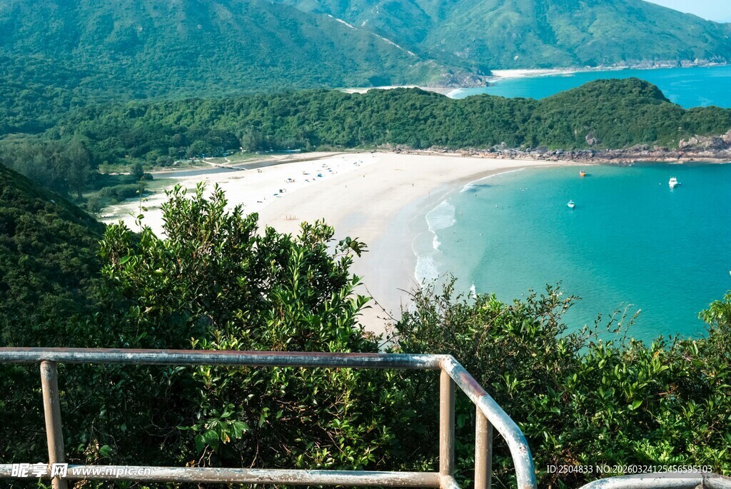 俯瞰美丽海滨风光