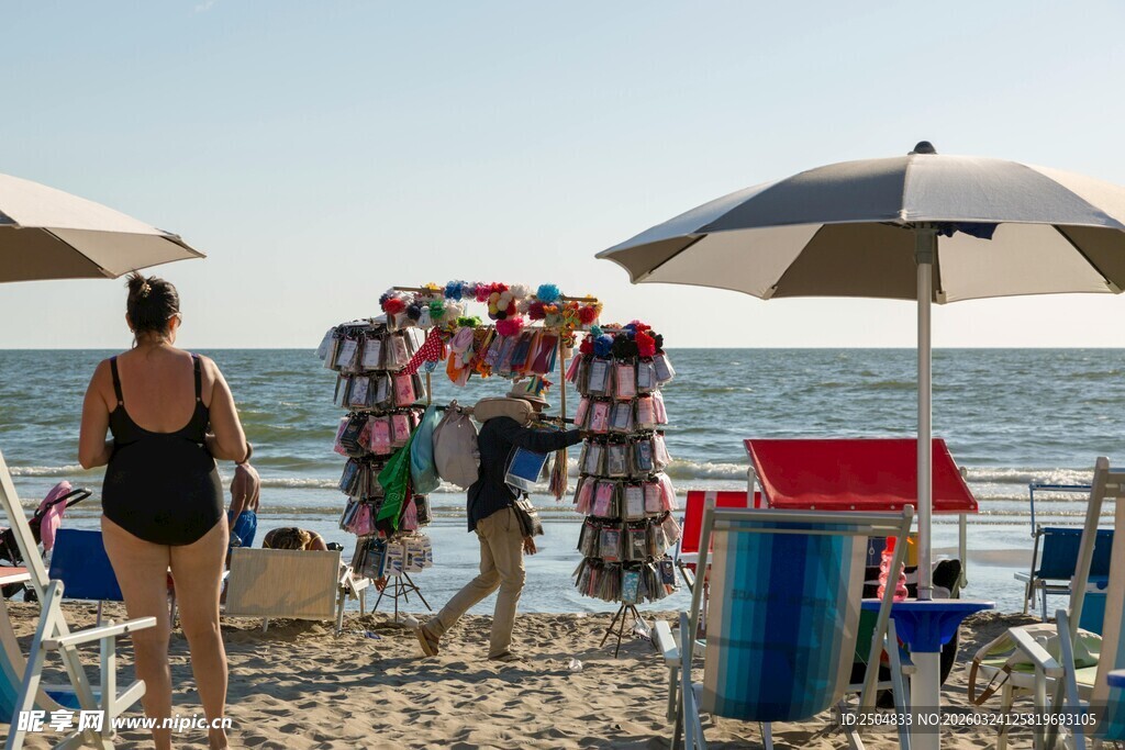 海滩上的休 度假场景