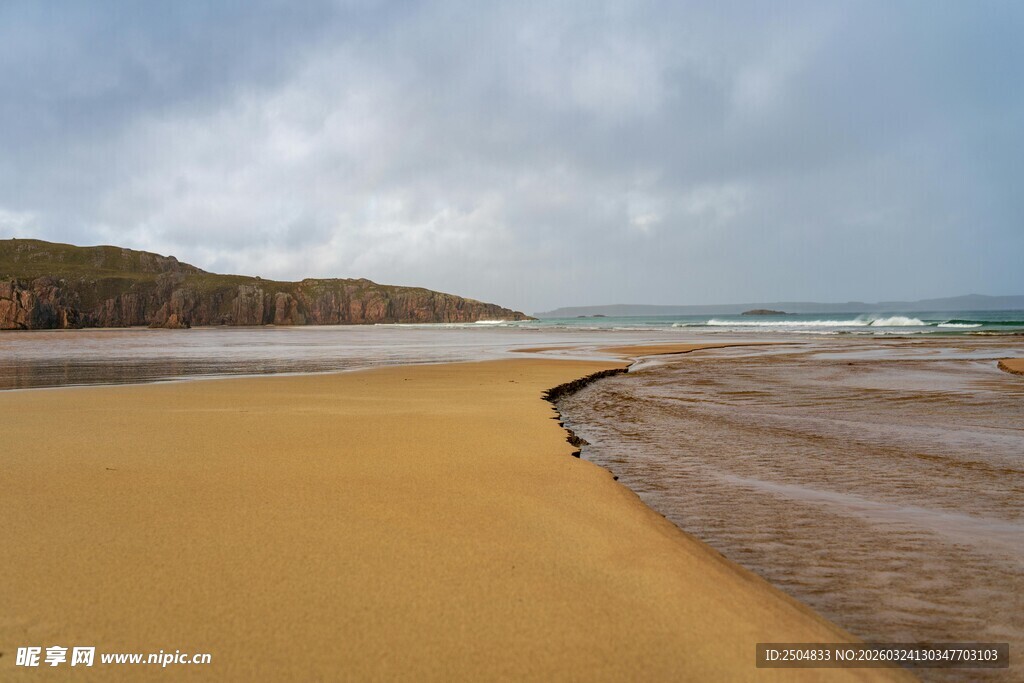 金色沙滩与辽阔海景