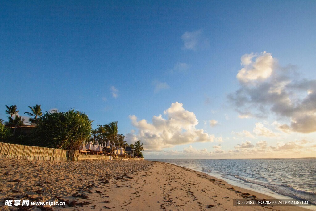 海滨沙滩日落美景