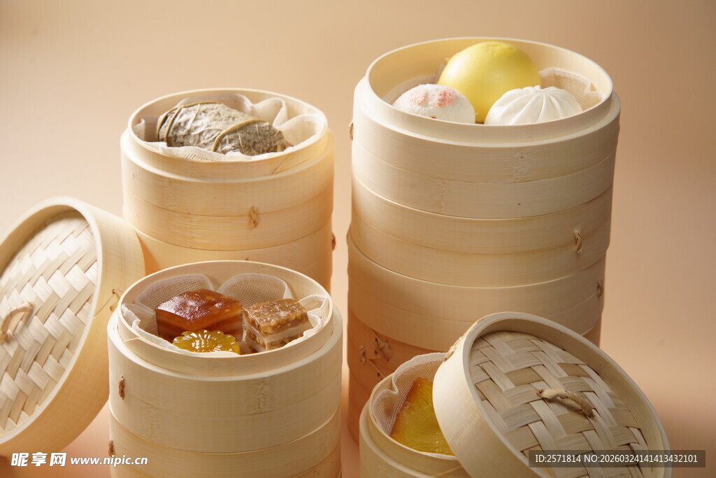 传统蒸笼中的美味中式点心