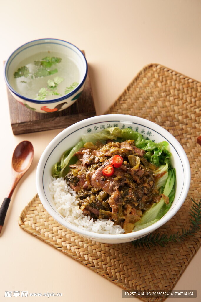 美味牛肉盖粉 营养满满