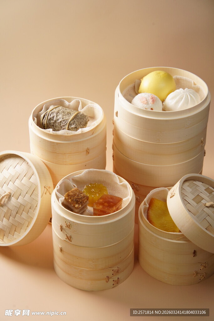 多样美味蒸笼点心展示