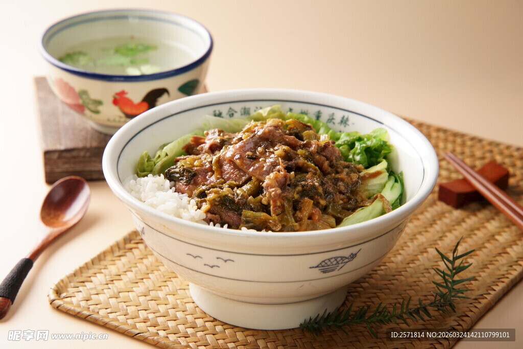 美味肉酱拌面 营养又可口