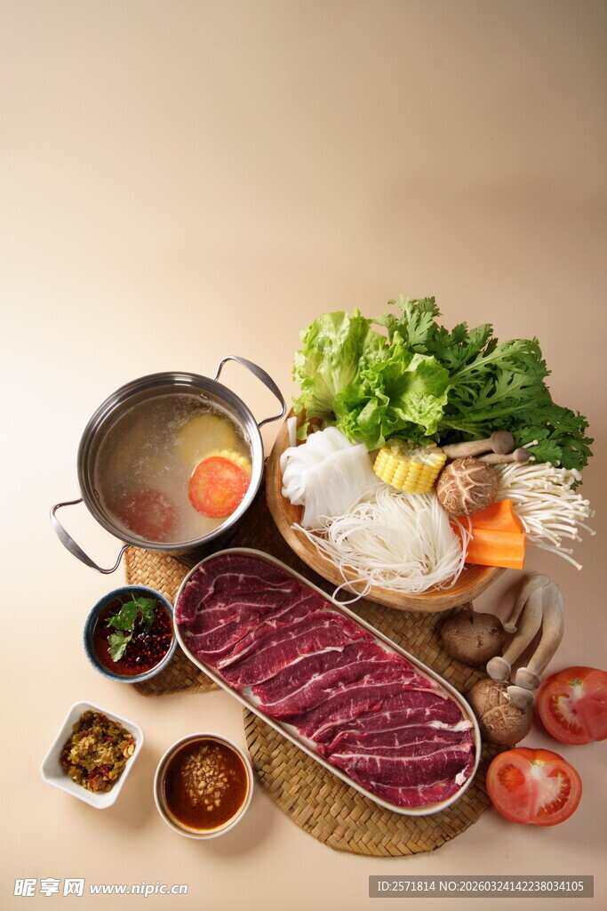 丰盛日式寿喜烧食材组合