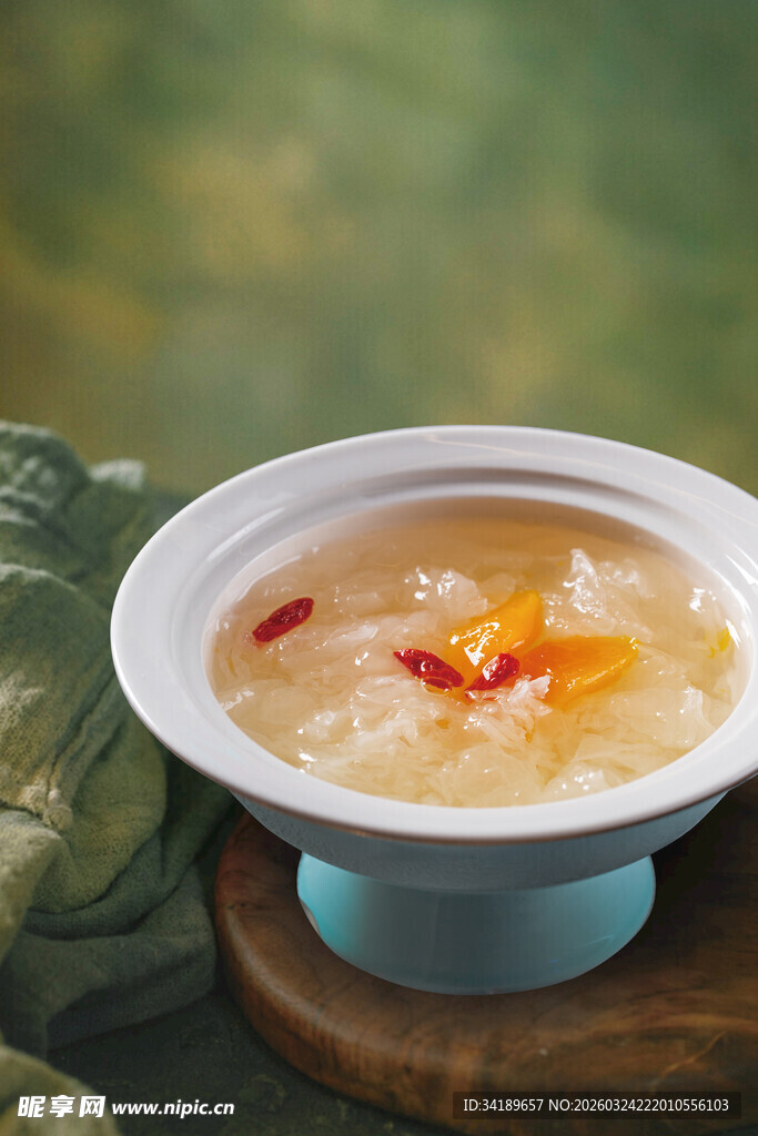 滋补养颜银耳羹