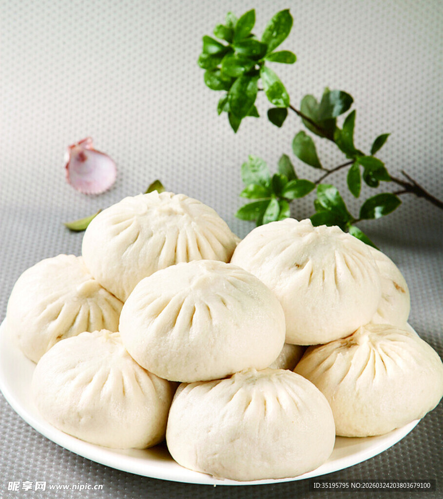 一盘美味的手工包子