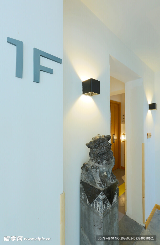 一楼走廊的独特石雕