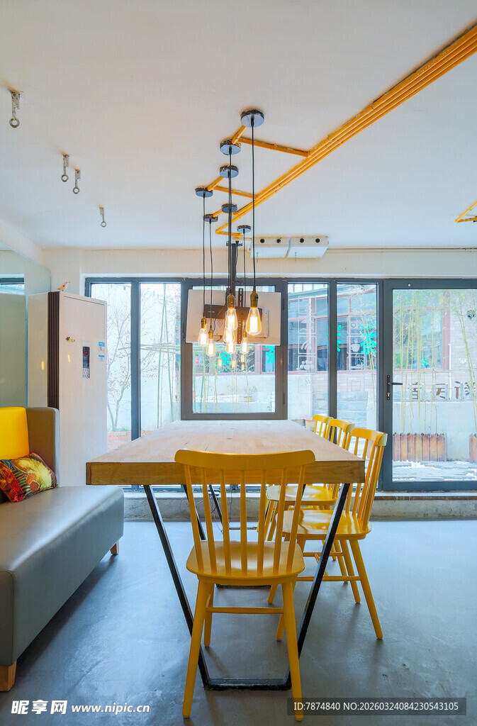 现代简约风餐厅设计场景