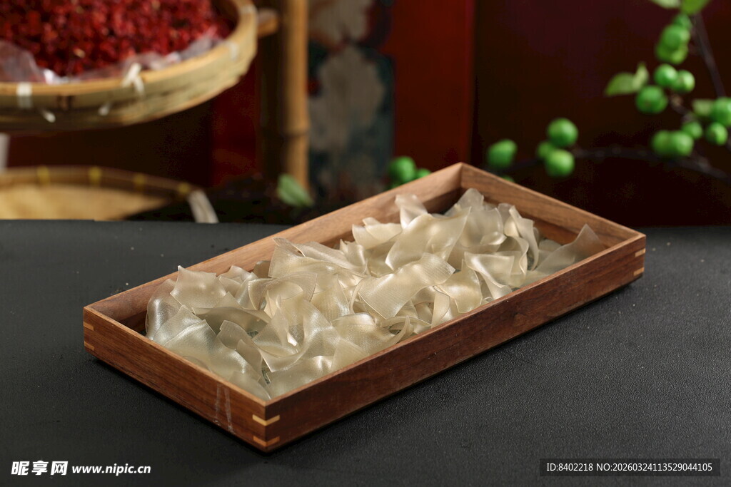 木盘装透明苕粉