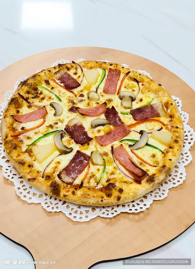 美味培根蔬菜披萨