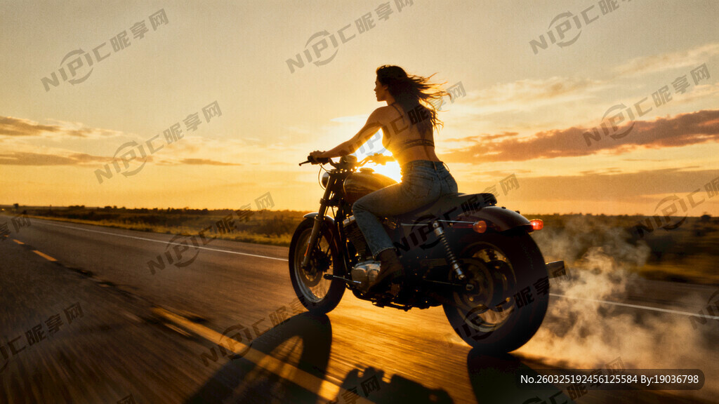 美式复古风格 黄昏时段的公路上