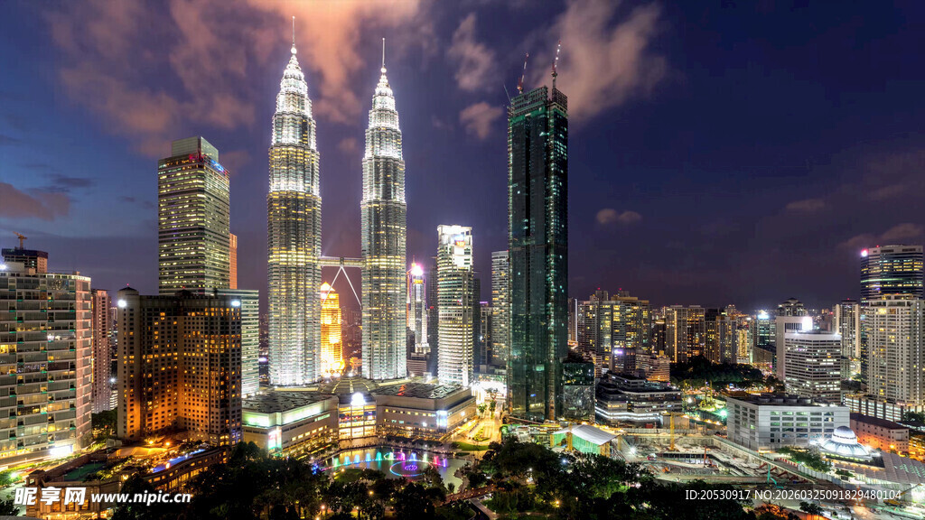 吉隆坡夜景双子塔璀璨夺目
